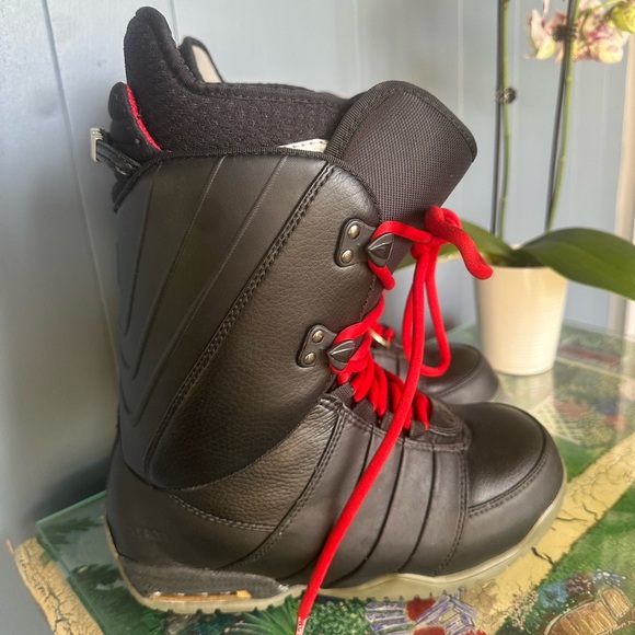 Burton Black and Red Women's Supreme Snowboard Boots - Picture 4 of 11